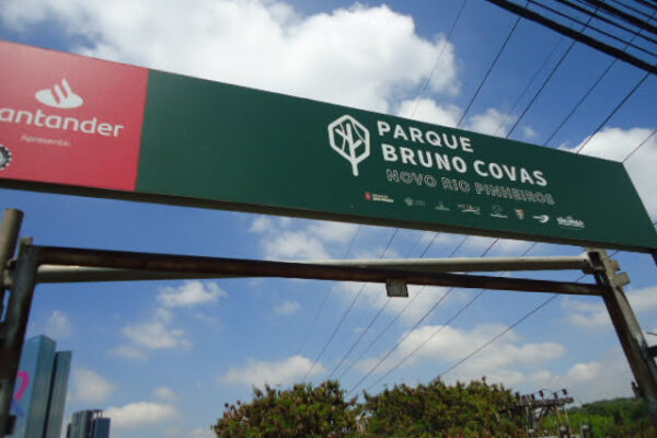 Placa verde do Parque Bruno Covas